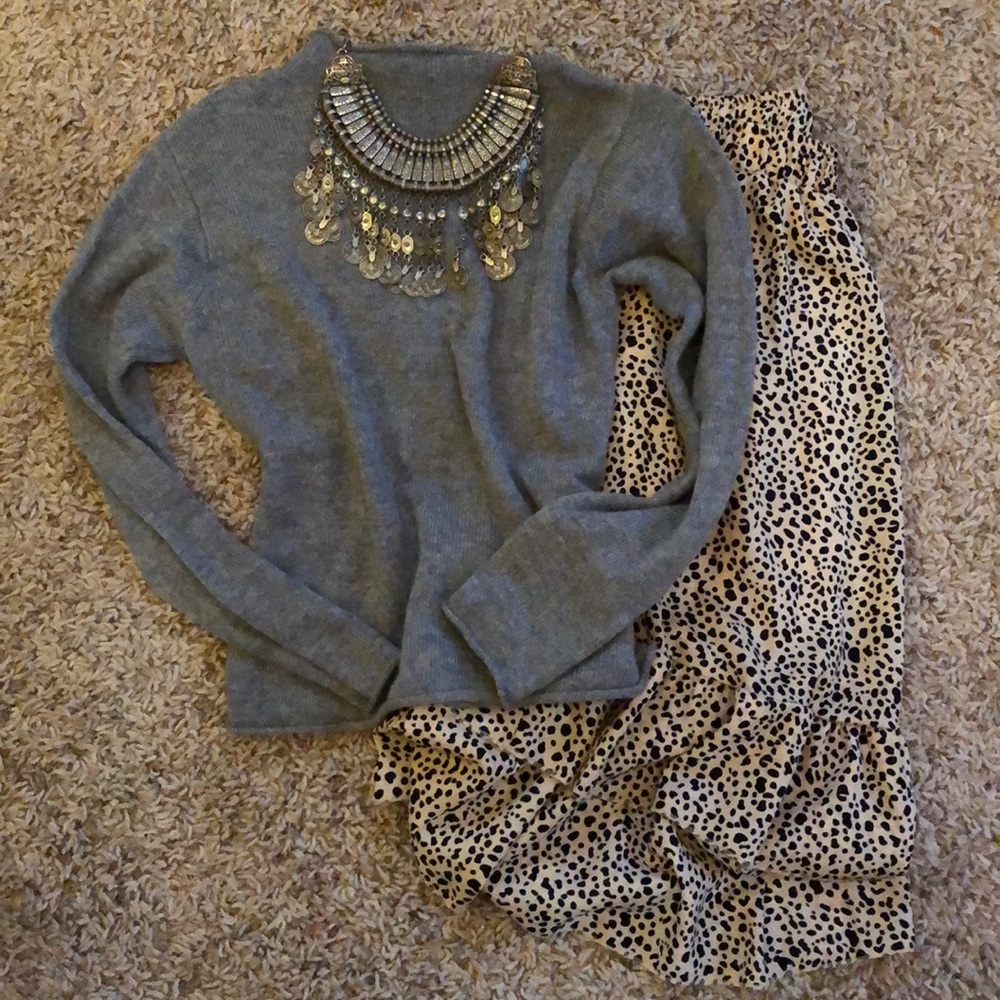 Brandy Melville Gray Sweater